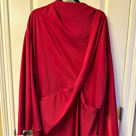 Satin maxi dress with drape bodice and kimono sleeve in deep red. - Picture 4 of 6